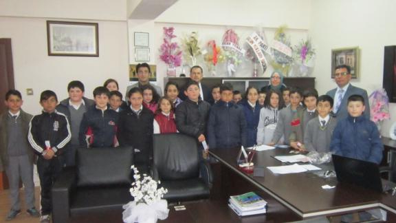 Cevatpaşa Ortaokulu Öğrencileri İlçe Milli Eğitim Müdürümüz Ahmet DOĞAN´ı ziyaret etti