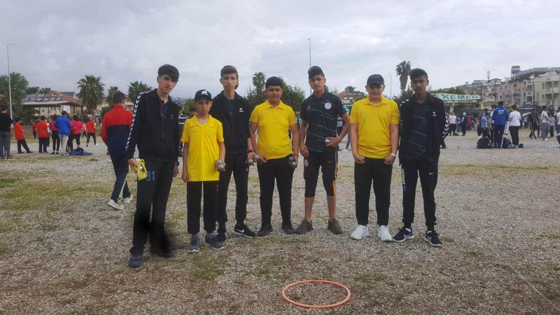 Cevatpaşa Ortaokulu Türkiye Bocce/ Petank Şampiyonası Minikler kategorisinde 38 takımın katıldığı turnuvayı Türkiye 16ncısı olarak tamamladı